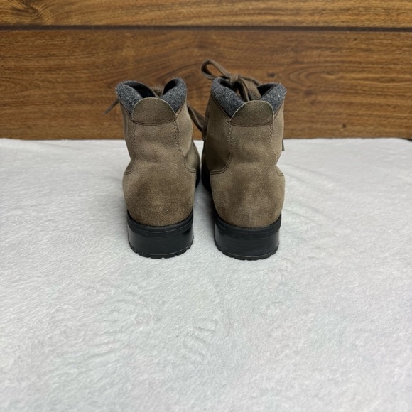 Clarks size 9 Women's Tan Lace-Up Ankle Boots EUC - Picture 9 of 9